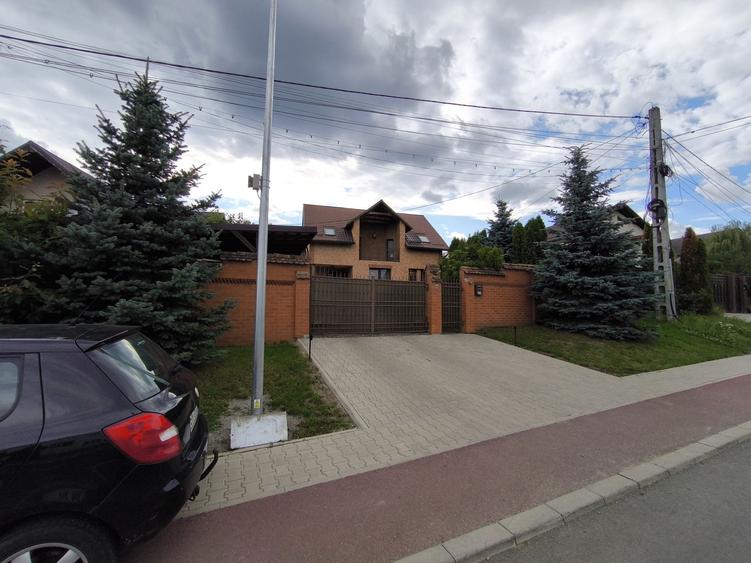 Casă cu 4 camere în Central