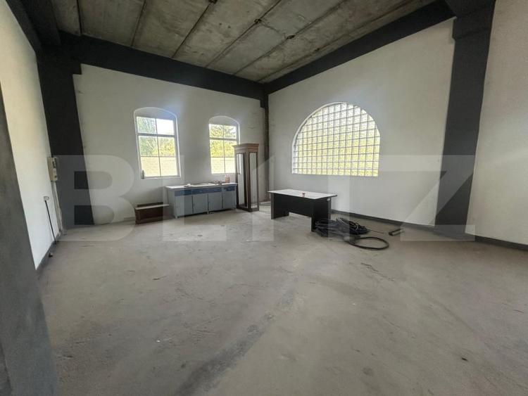 Spațiu industrial, de 1,500 mp, în Pucioasa