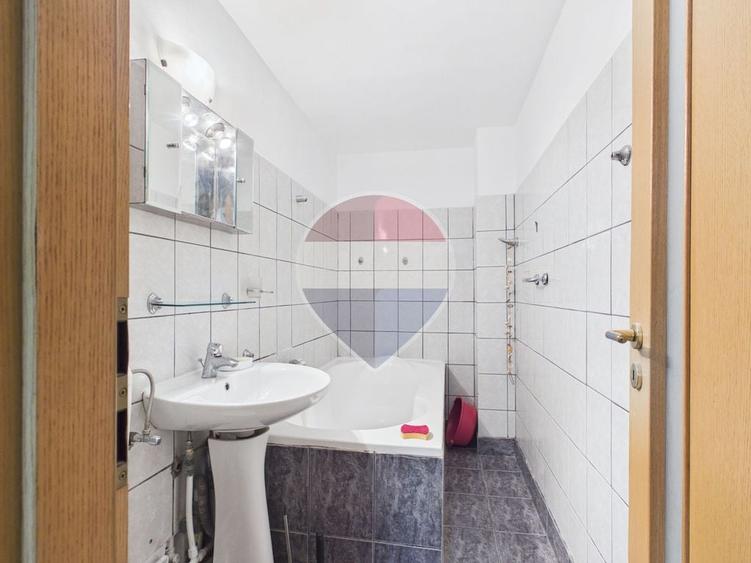 Apartament cu 3 camere spatios de inchiriat in zona 13 Se... - 8