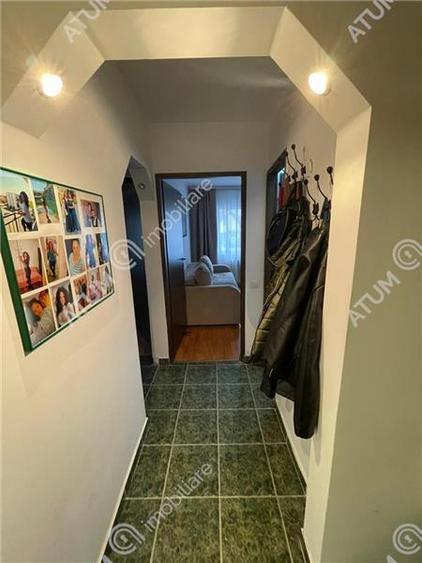 Apartament cu 3 camere decomandat, mobilat în Turnișor