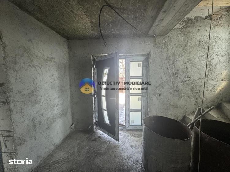 Casă cu 4 camere cu Teren 953 Mp în Girov