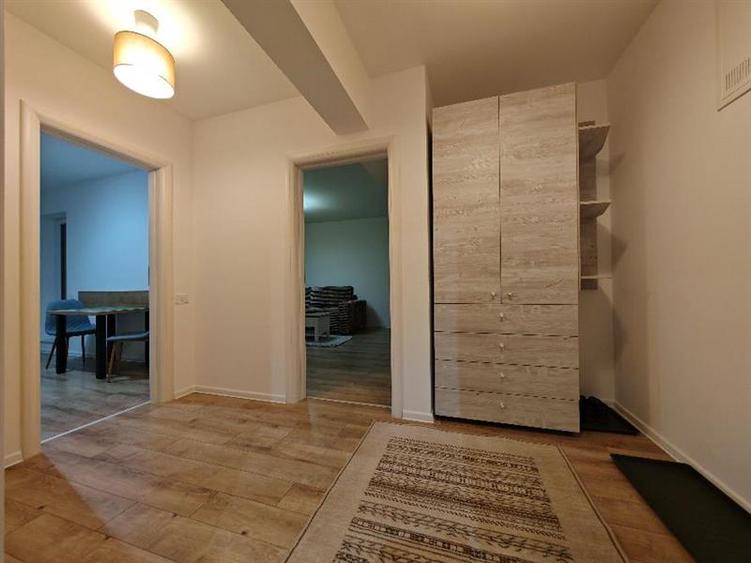 Apartament cu 2 camere decomandat, mobilat în Tractorul