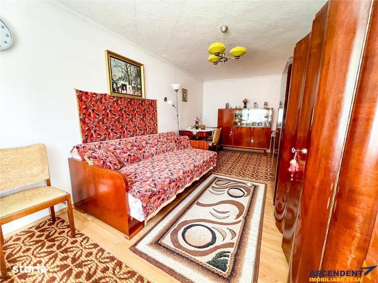 Casă cu 5 camere decomandat cu Garaj în Ilieni