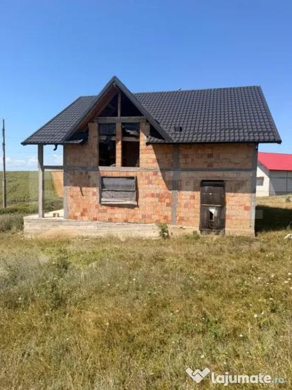 Casă cu 7 camere cu Teren 1000 Mp în Central