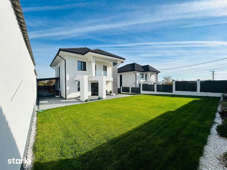 Casă cu 5 camere cu Teren 500 Mp în Roșia
