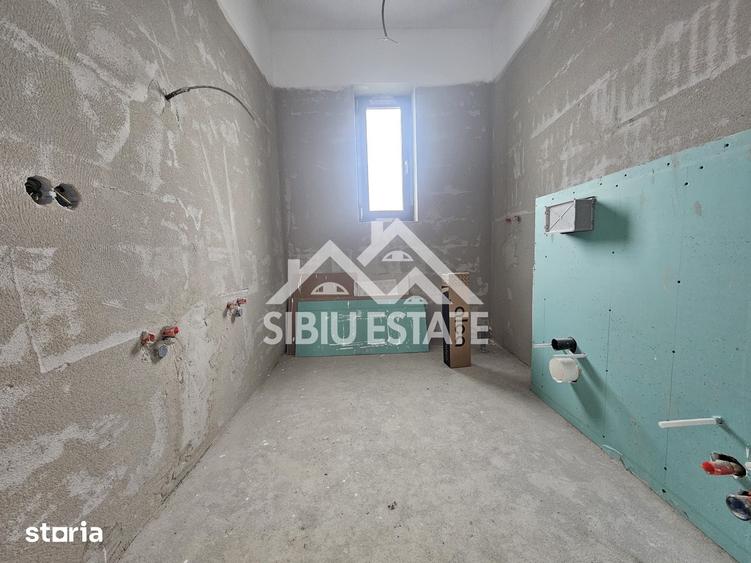 Casă cu 4 camere cu Teren 430 Mp în Cristian