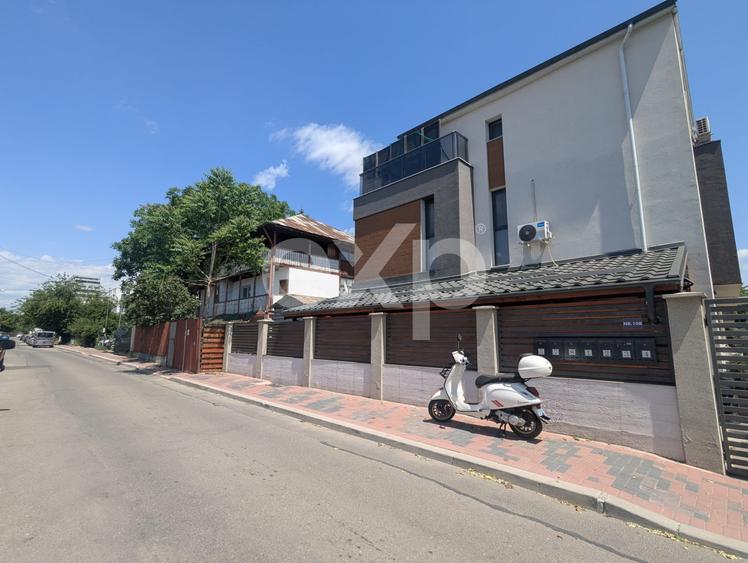 Casă individuală cu 5 camere cu Garaj în Titan