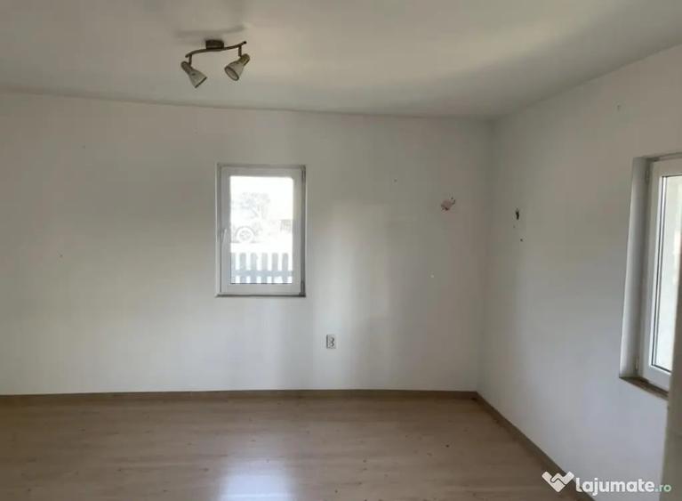 Casă cu 3 camere cu Teren 900 Mp în Dănila