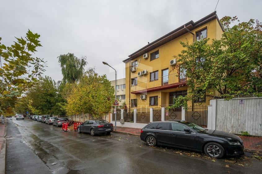 Casă individuală cu 7 camere cu Canalizare în Timpuri Noi