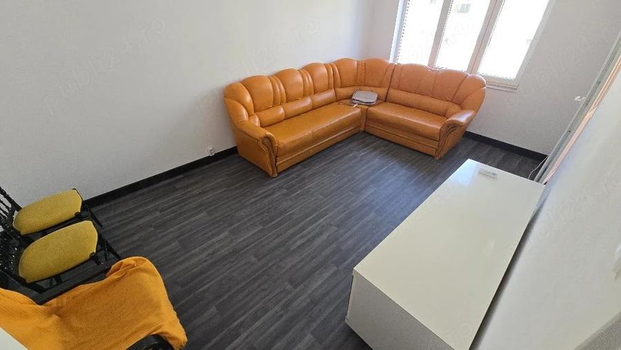Apartament cu 3 camere decomandat în Titan