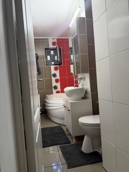 Apartament cu 2 camere nedecomandat în Micro 15