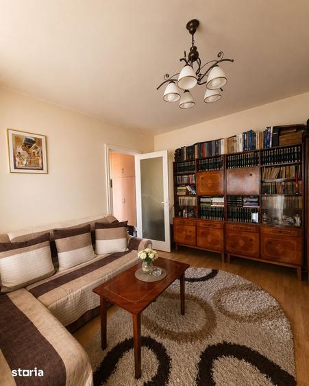 Apartament cu 3 camere semidecomandat în Central