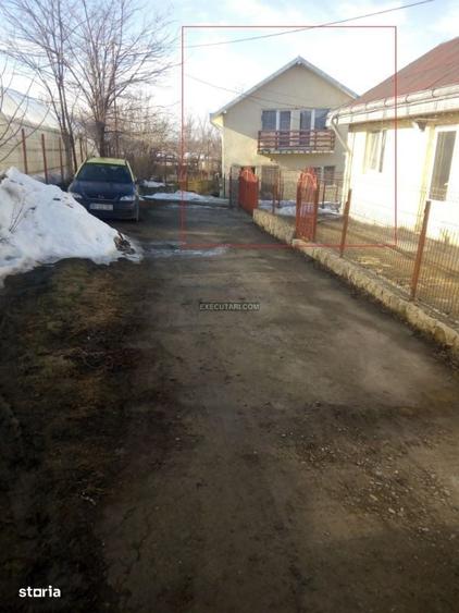 Casă cu 4 camere în Central