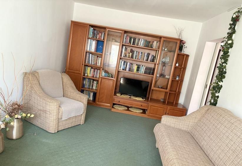 Apartament cu 3 camere decomandat, mobilat în Valea Ialomiței