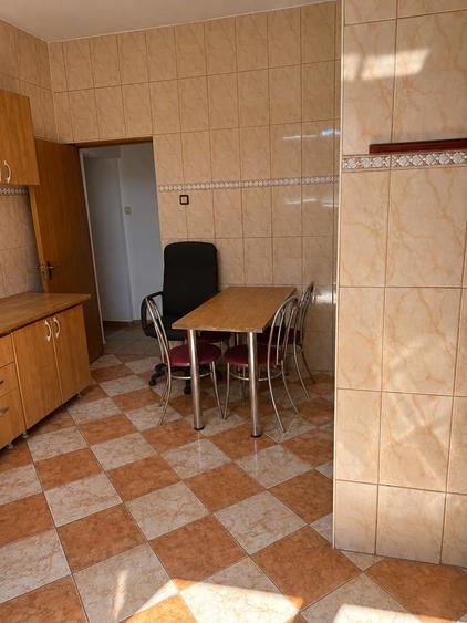 Casă individuală cu 6 camere cu Canalizare în Giulești