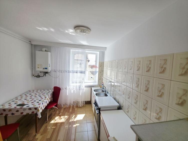 Apartament cu 3 camere decomandat, mobilat în Dărmănești