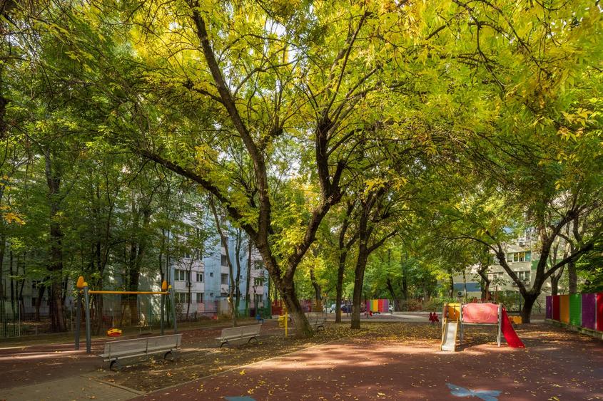 Apartament cu 3 camere decomandat în Berceni