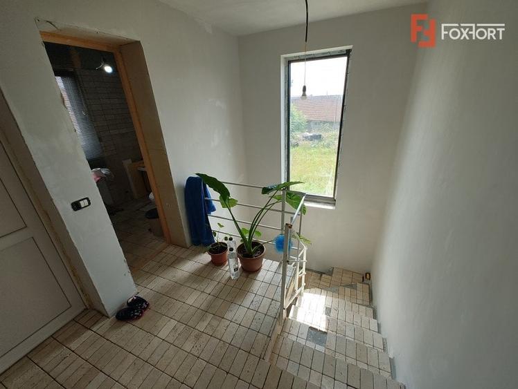 Casă individuală cu 4 camere cu Garaj în Giarmata
