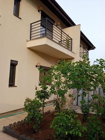 Duplex cu 4 camere cu Canalizare în Central