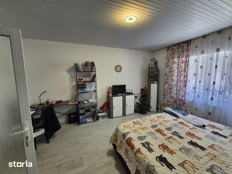 Casă cu 4 camere cu Canalizare în Muncitoresc