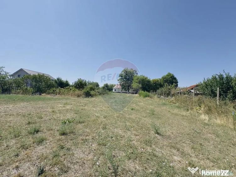Teren de 2841 mp, în Apateu
