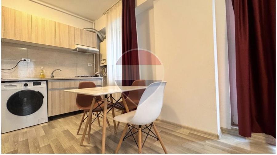 Apartament cu 3 camere decomandat, mobilat în Central