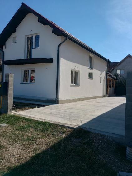 Casă cu 4 camere în Haieu
