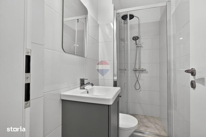 Apartament cu 4 camere în Polivalentă