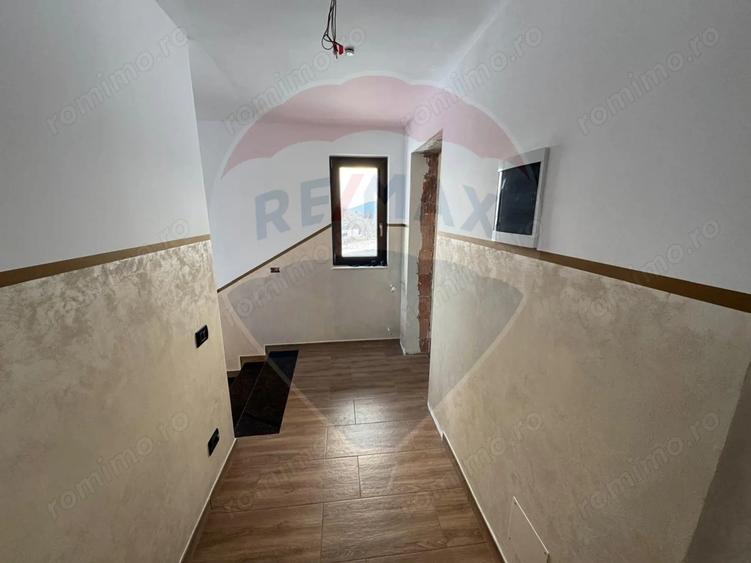 Casă cu Teren 1550 Mp în Dărmănești
