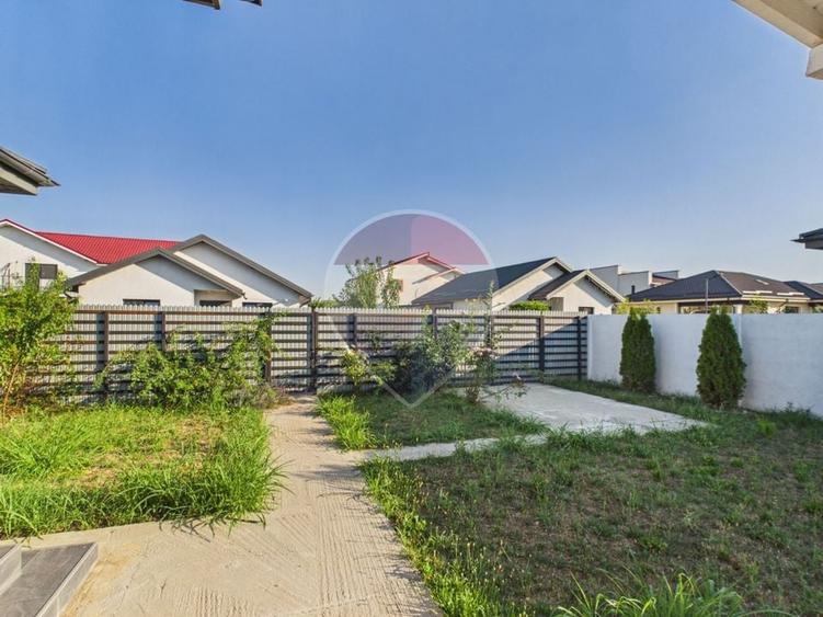 Casă individuală cu 4 camere cu Teren 402 Mp în Clinceni