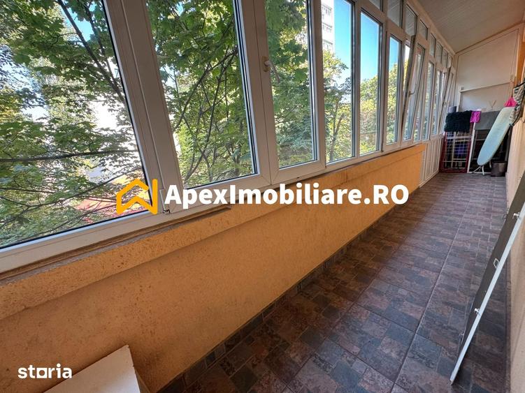Apartament cu 2 camere semidecomandat în 1 Mai