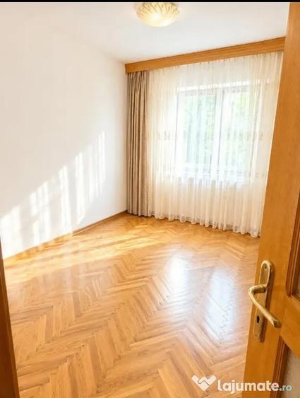 Apartament cu 4 camere decomandat în Burdujeni