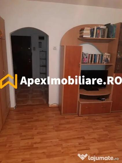 Apartament cu 3 camere decomandat în Berceni