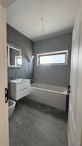 Apartament cu 3 camere decomandat în Tunari