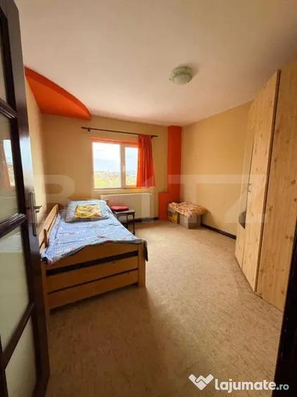 Apartament cu 4 camere decomandat în Soarelui