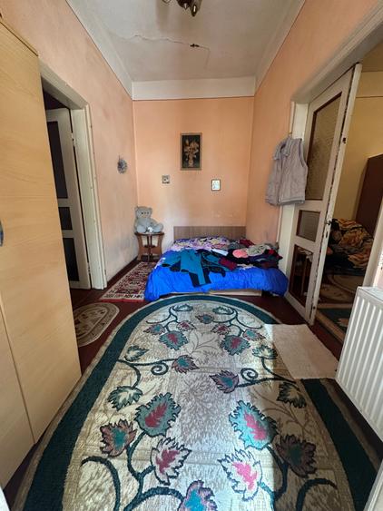 Casă cu 5 camere cu Canalizare în Central