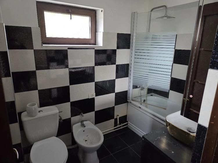 Apartament cu 3 camere semidecomandat în Bucium