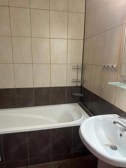Apartament cu 4 camere semidecomandat în Titan