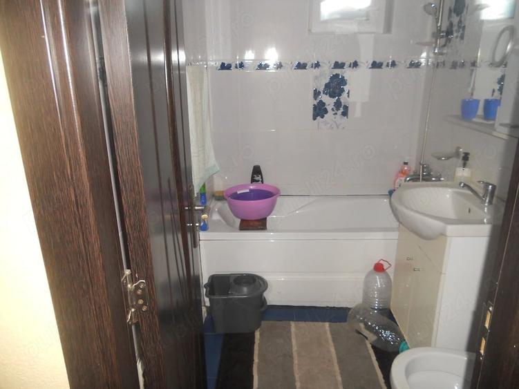 Apartament cu 3 camere semidecomandat în Precista