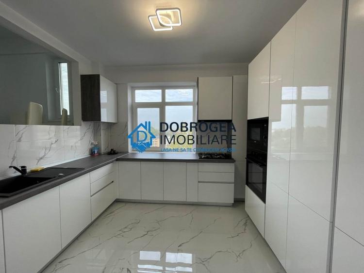 Apartament cu 3 camere decomandat în E3