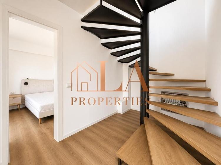 Penthouse cu 3 camere decomandat în Sud-Vest
