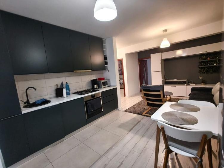 Apartament cu 3 camere decomandat în Florești