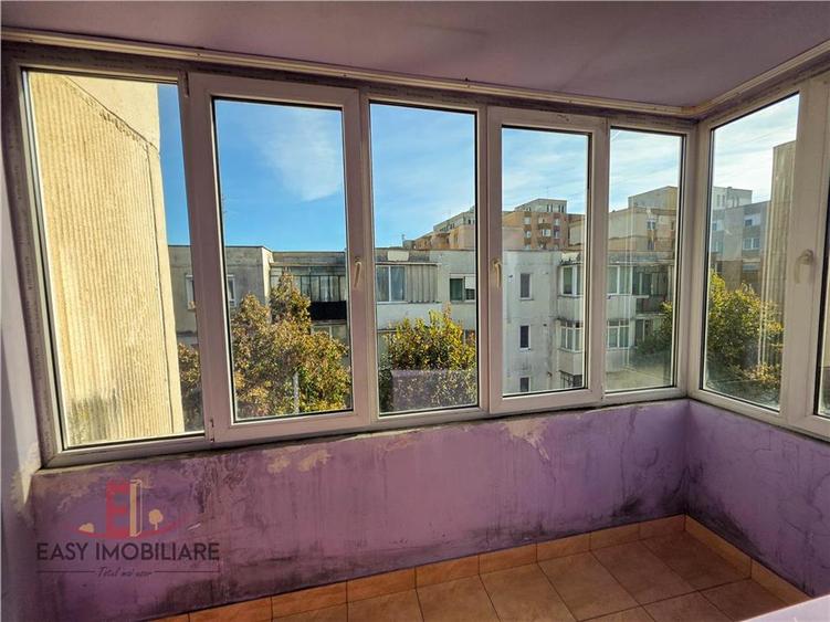 Apartament cu 3 camere decomandat în Tudor