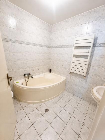 Apartament cu 4 camere decomandat în 13 Septembrie