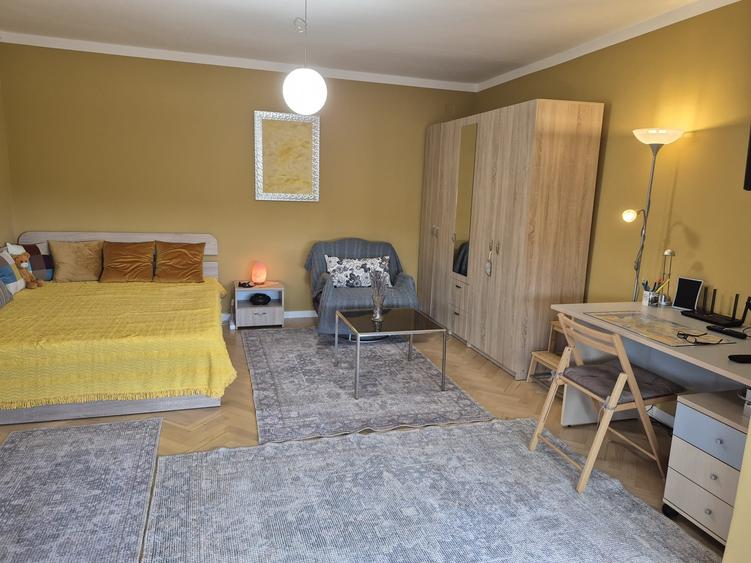 Garsonieră decomandată în Central