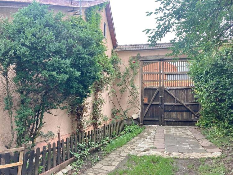 Casă individuală cu 8 camere cu Canalizare în Hărman