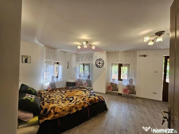 Casă cu 7 camere cu Teren 1134 Mp în Tarcău