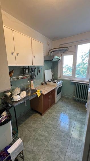 Apartament cu 4 camere semidecomandat în Gorjului