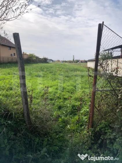 Teren de 3321 mp, în Cloșca