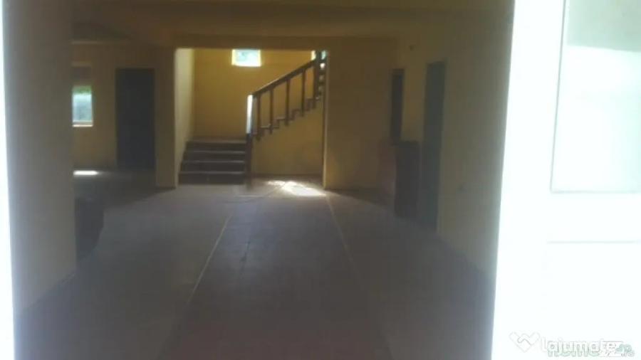 Casă cu 6 camere cu Teren 3163 Mp în Central